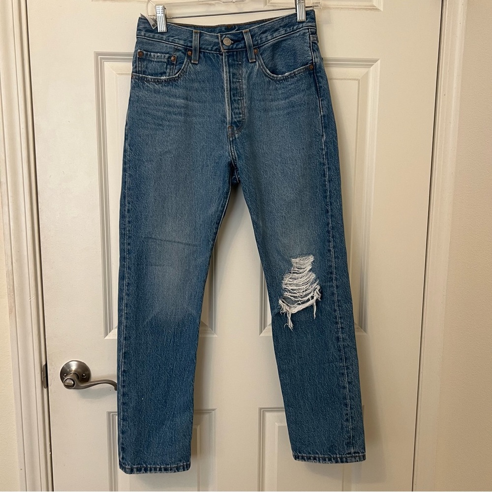 Levi’s 501 crop jean denim medium wash mid rise size 26x28